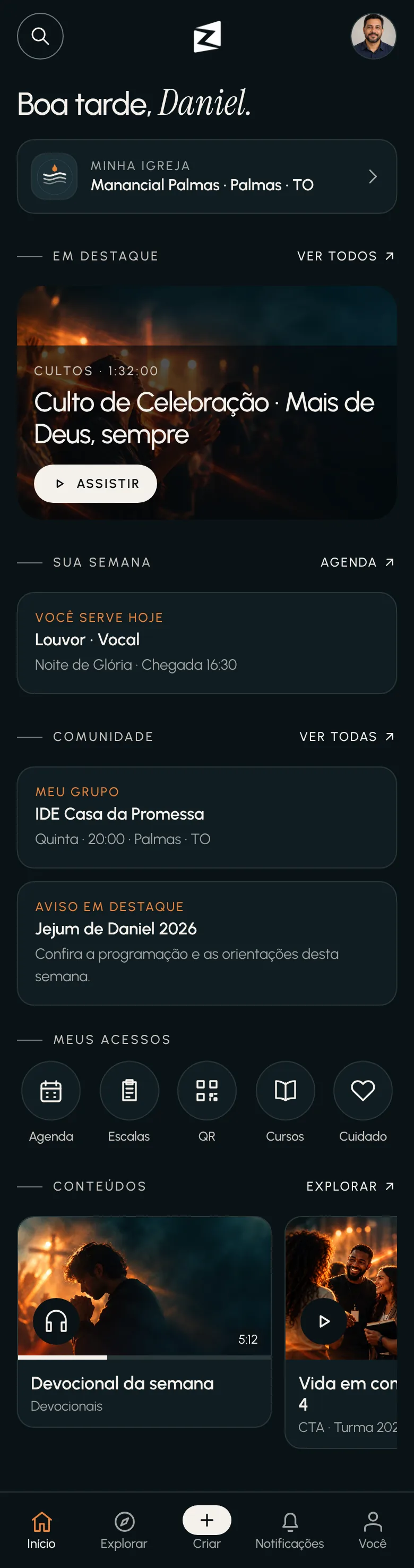 Aplicativo Z Churches: início com a igreja da pessoa, a escala da semana, a comunidade, os avisos e os conteúdos